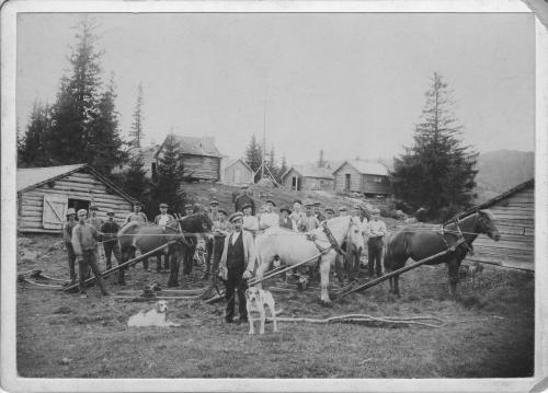 A logging crew from Angermanland poses before the camera of an unknown but expert photographer.
